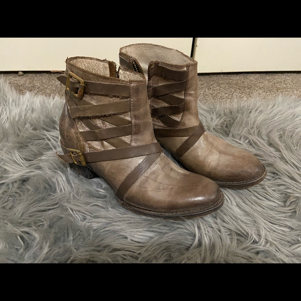 Freebird boots worn once~making room for new ones - Picture 2 of 5